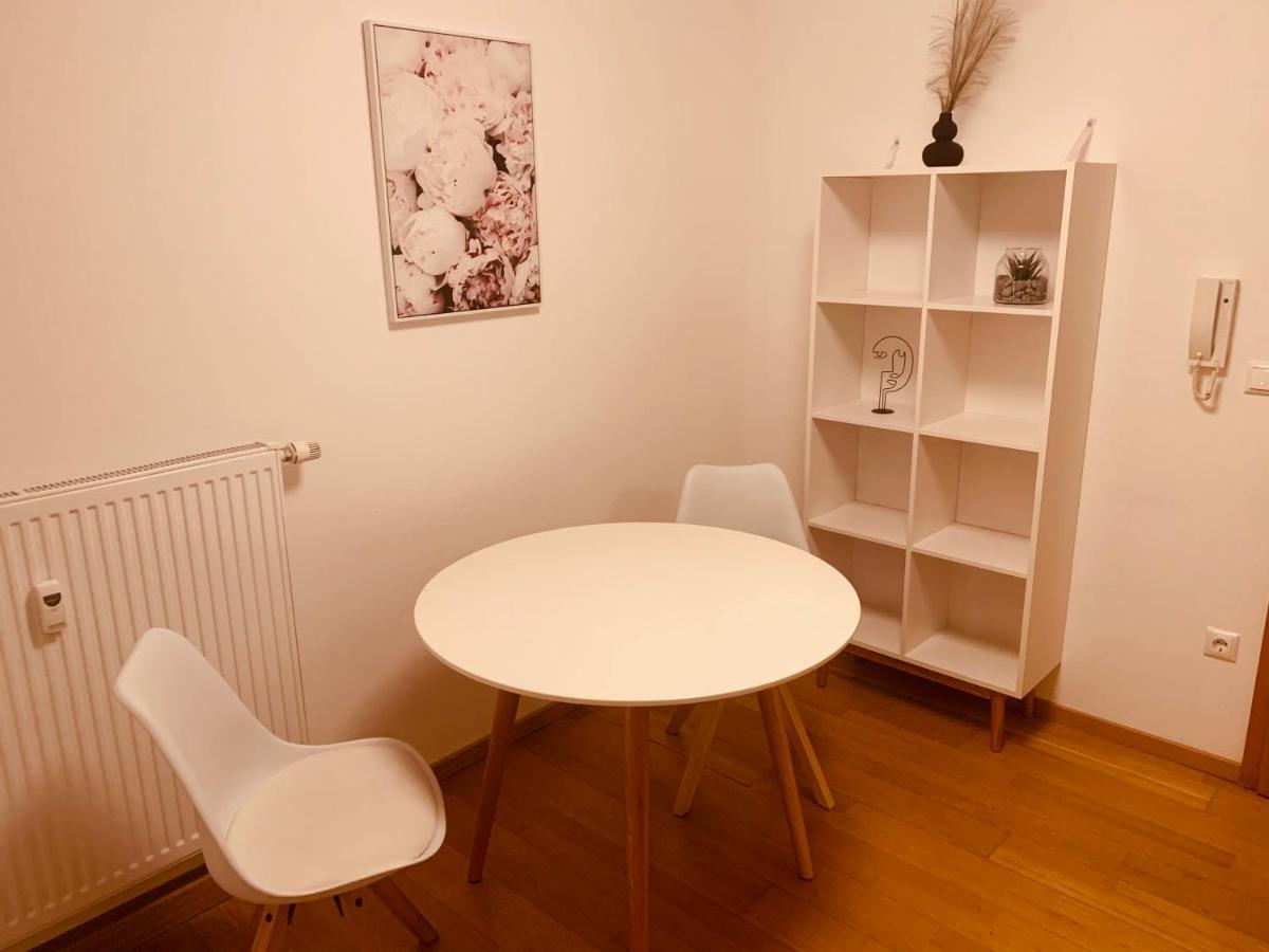 Felix Living 4, Modern & Cozy 2 Zimmer Wohnung, Balkon, Parkplatz Salzweg Extérieur photo